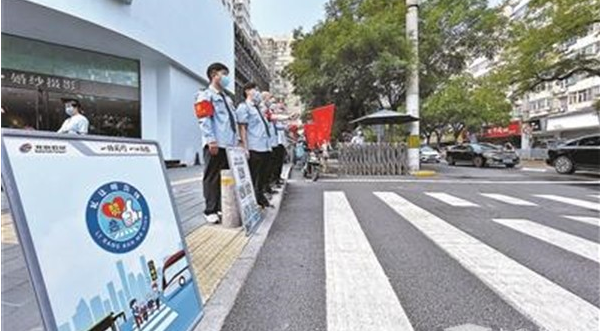 北京：公交電車分公司及時(shí)糾正駕駛員不禮讓斑馬線行為(圖1)